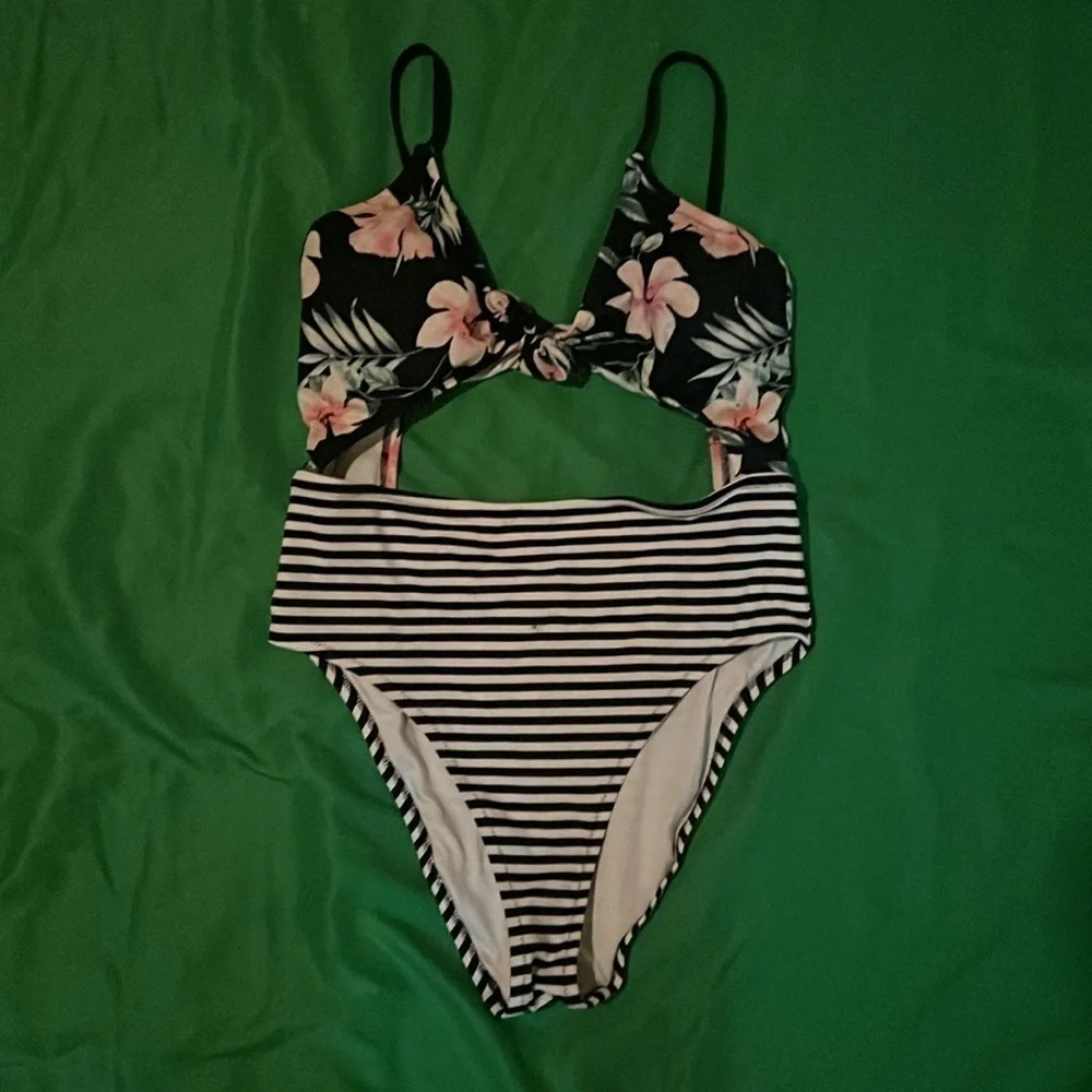 PINK Victorias Secret stylish swimsuit